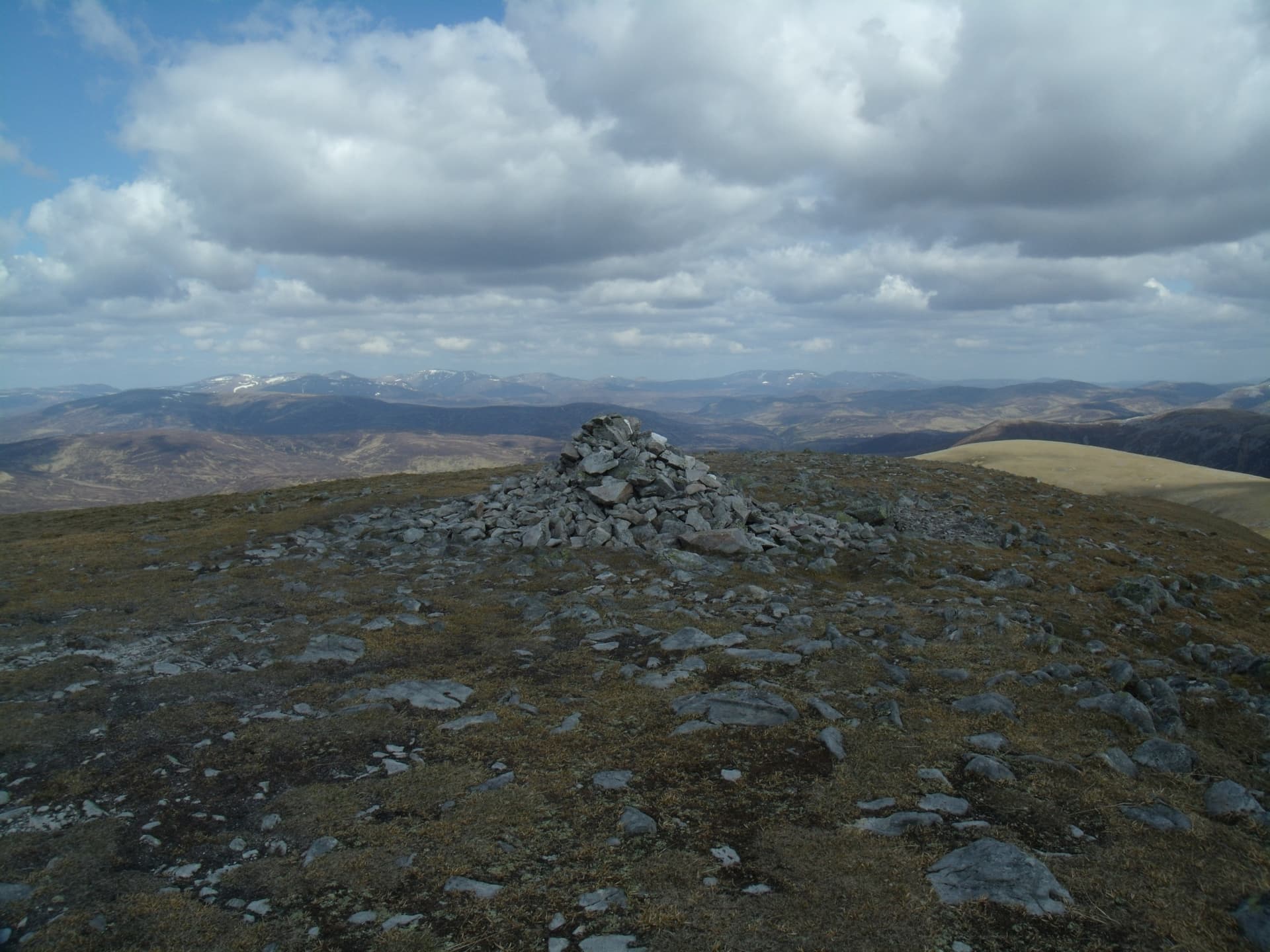 Beinn a' Ghlo - Braigh Coire Chruinn-bhalgain